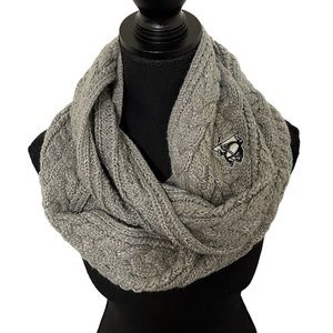 47 Silver/ Gray Knit Cable Infinity Scarf Pittsburgh Penguins NHL